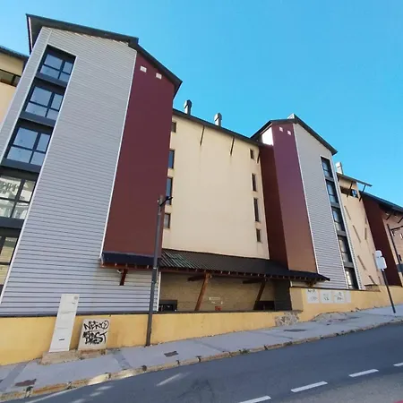 Monte Oiz Deluxe Apartment